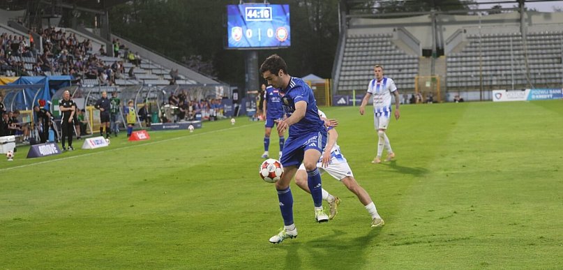 Miedź Legnica górą w starciu ze Stalą: Asier Córdoba bohaterem