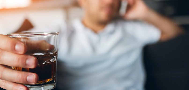 Bliska osoba decyduje się na wszywkę - jak ją wspierać