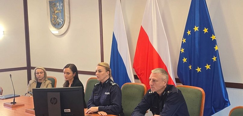 Dyrektorzy szkół, policja i samorząd rozmawiali o problemach młodzieży