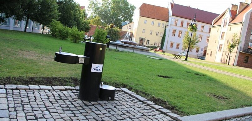 W sześciu punktach miasta znów można napić się darmowej wody