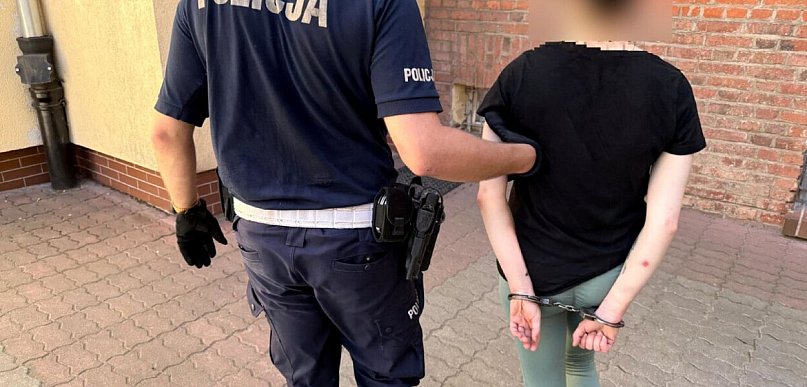 Przeszła przez jezdnię nie tam gdzie powinna i wpadła jak śliwka w kmpot