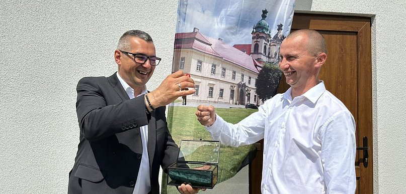 Piłkarze Zrywu Kłębanowice odebrali klucze do nowej szatni