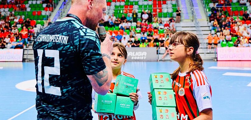 KGHM wykorzystał modę na blind boxy. Uczniowie szukają maskotek