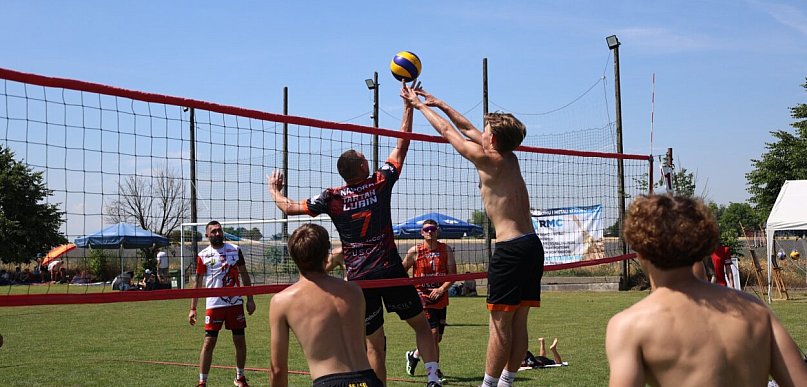 Siatkarski Piknik w Siedliskach: emocje, pot i sportowy duch na boisku