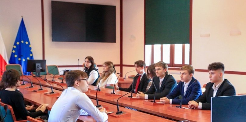 Młodzieżowa Rada Miejska rozpoczyna kadencję. We wtorek pierwsza sesja - 115947