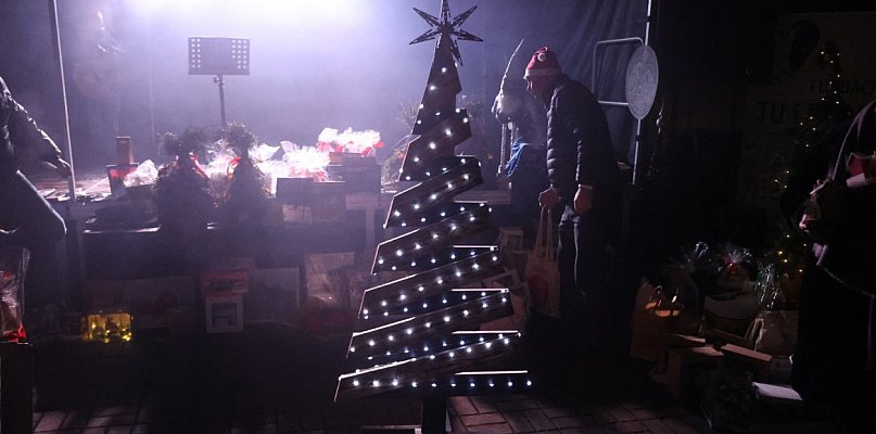 Ten wieczór od pierwszej kolędy do ostatniej licytacji był dla Jurka - 119850