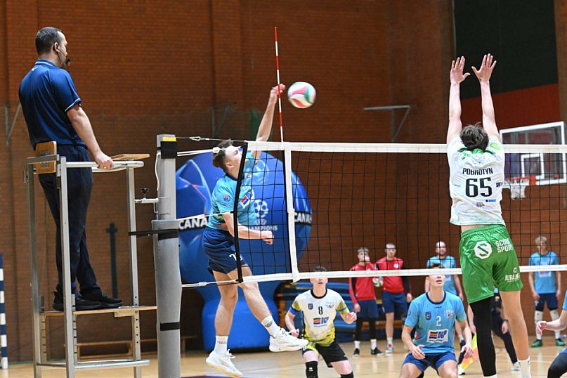 Ikar Legnica wygrywa z AZS Stoelzle Częstochowa