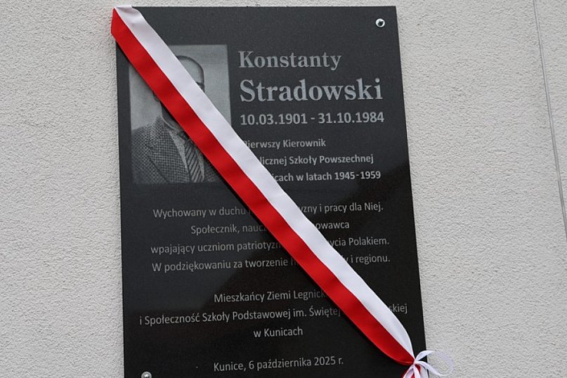 Upamiętniono pierwszego kierownika szkoły