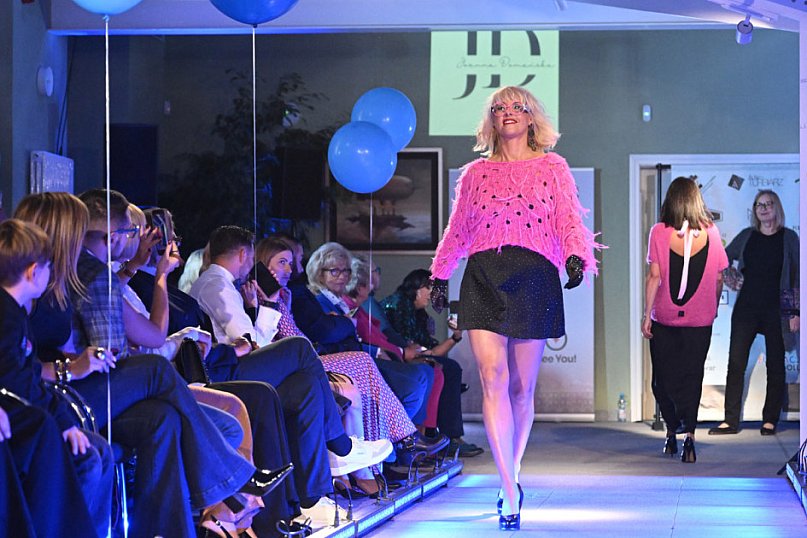 Pokaz „25 lat kolorowej mody”