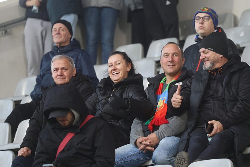 Na trybunach 2812 widzów