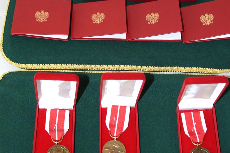 Medale KEN wręczone nauczycielom z powiatu