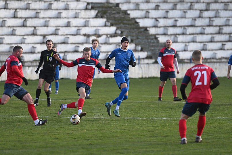 Konfeks Legnica pewnie wygrywa ze Spartą Rudna