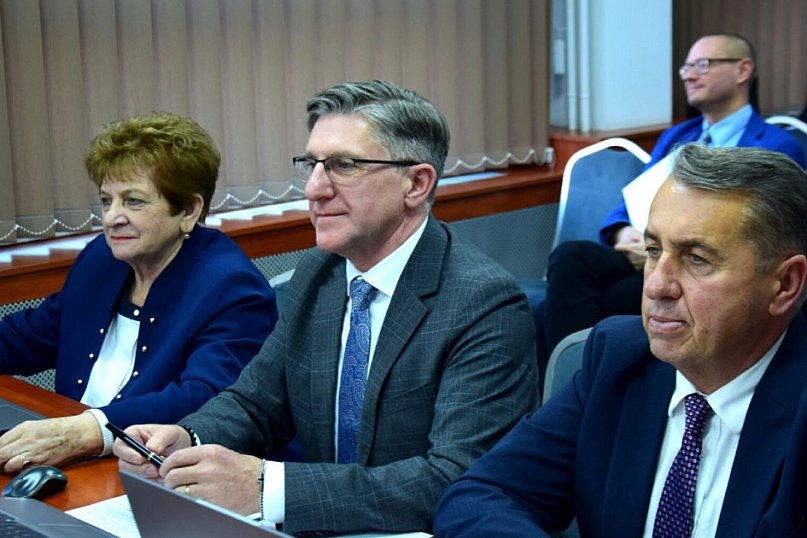 Rada Powiatu Legnickiego podjęła pięć uchwał