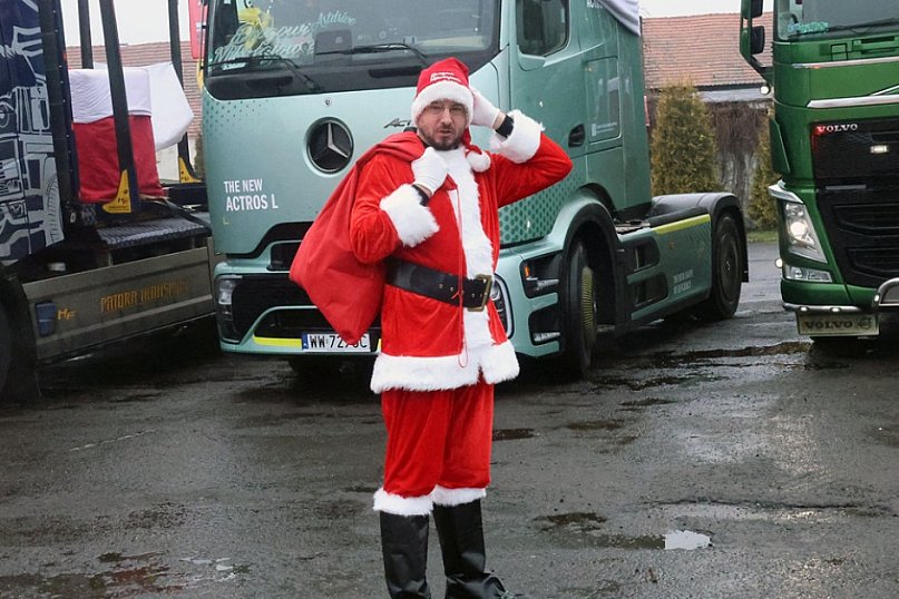 Drogowi Mikołajowie z prezentami