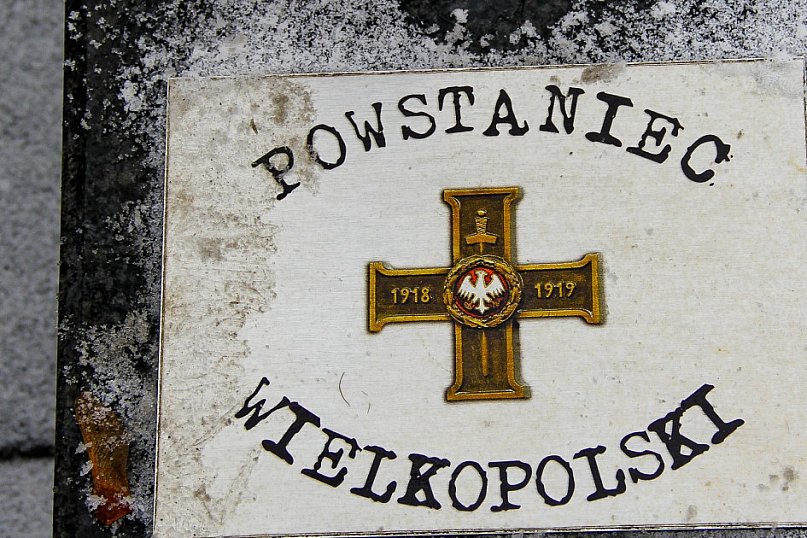 Znicze na grobach powstańców wielkopolskich