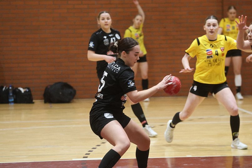 Dziewiątki Legnica lepsza w końcówce