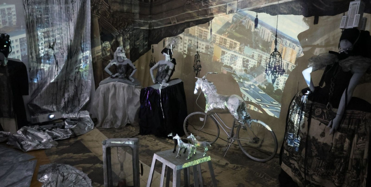 Teatr w muzeum. Wernisaż Małgorzaty Bulandy (Wojciech Obremski lca.pl)