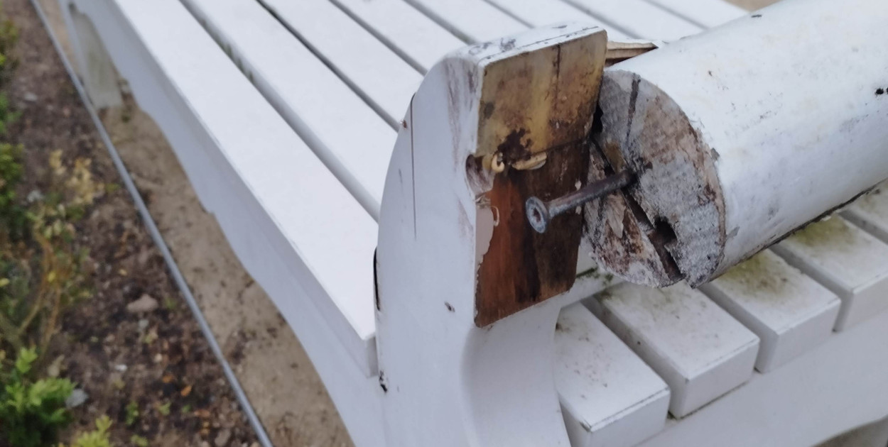 Ławki się rozpadają, ale jest szansa na remont Ogrodu Francuskiego