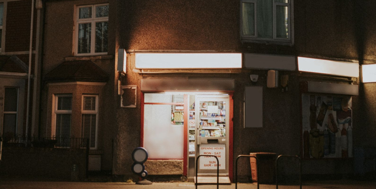 Czym są kasetony reklamowe i dlaczego warto je stosować w promocji lokalnej?