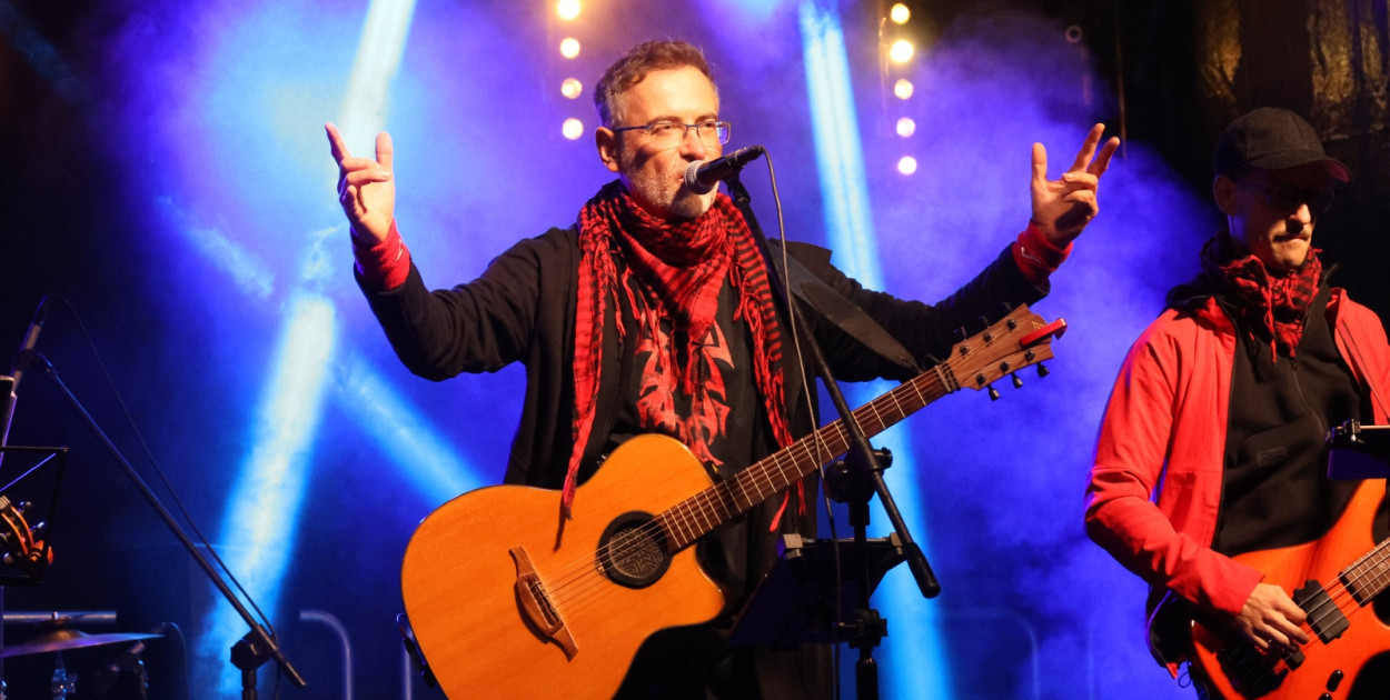 Orkiestra Samanta rozbujała jezioro (Wojciech Obremski lca.pl)