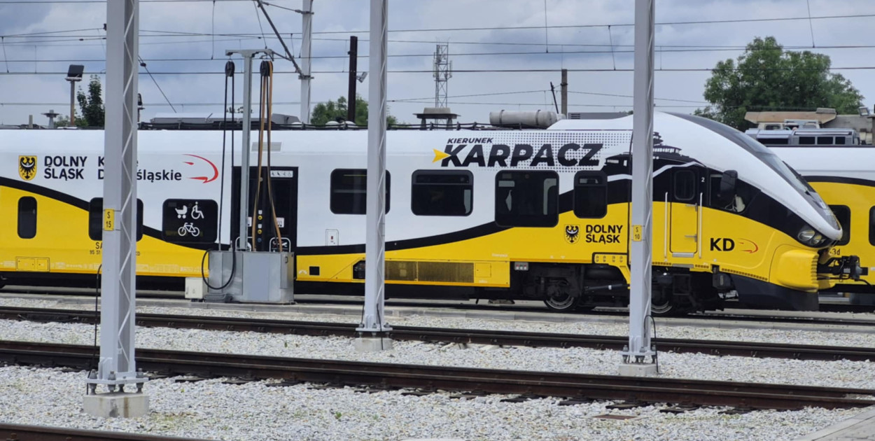 PESA dostarczy kolejne Elfy Kolejom Dolnośląskim (LS lca.pl)