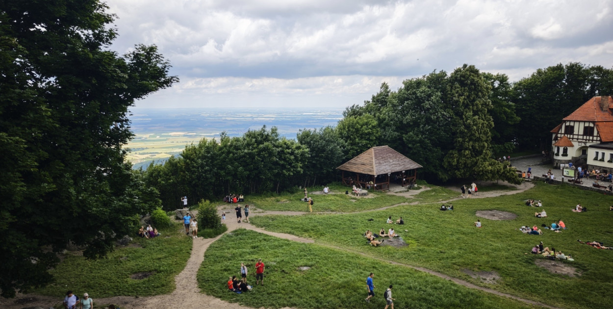 Pomysł na aktywny weekend: Na Ślężę żółtym szlakiem z Przełęczy Tąpadła