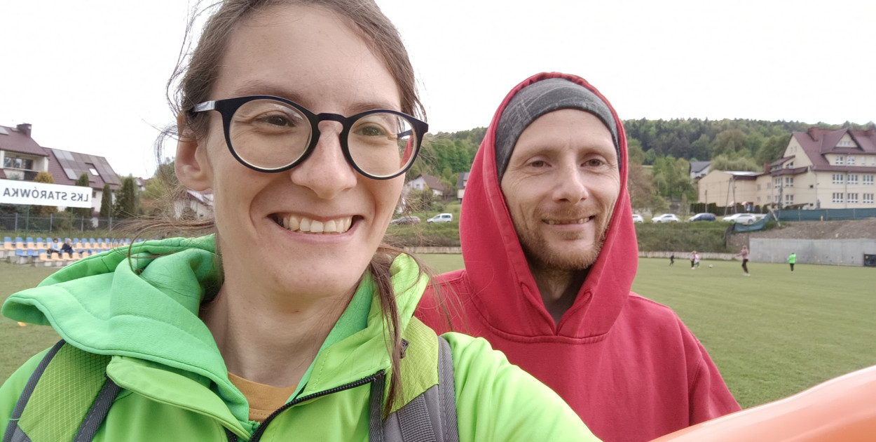 Szwendacze wracają na szlak – ponad 900 km pieszo dla Stefci!