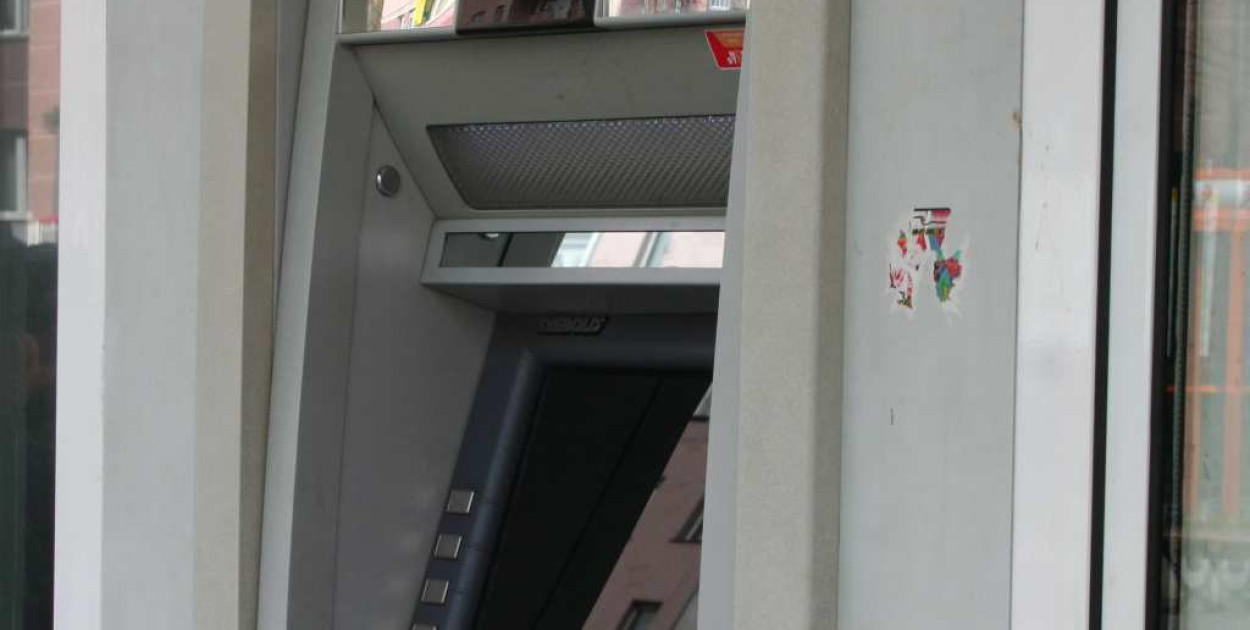 Pechowi włamywacze do bankomatów wpadli po dziewięciu nieudanych próbach
