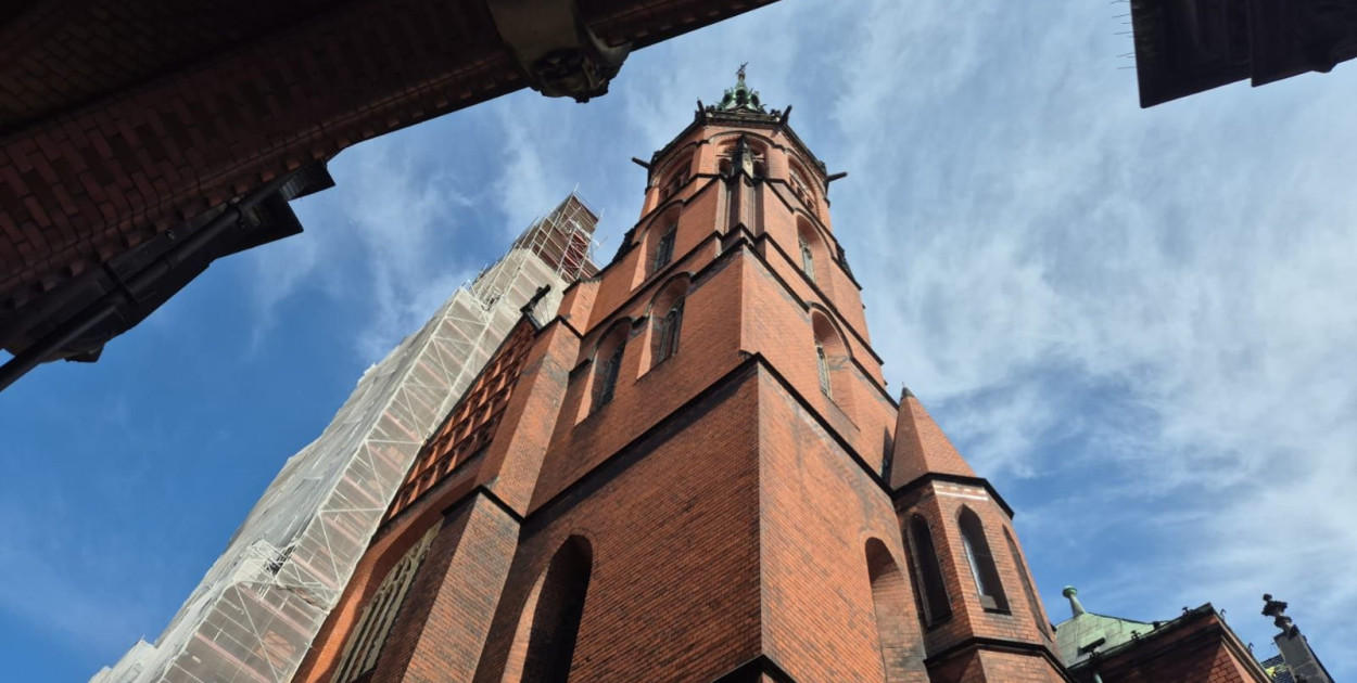 Pożar podczas remontu katedry. Ewakuowano 35  osób (Wojciech Obremski lca.pl)