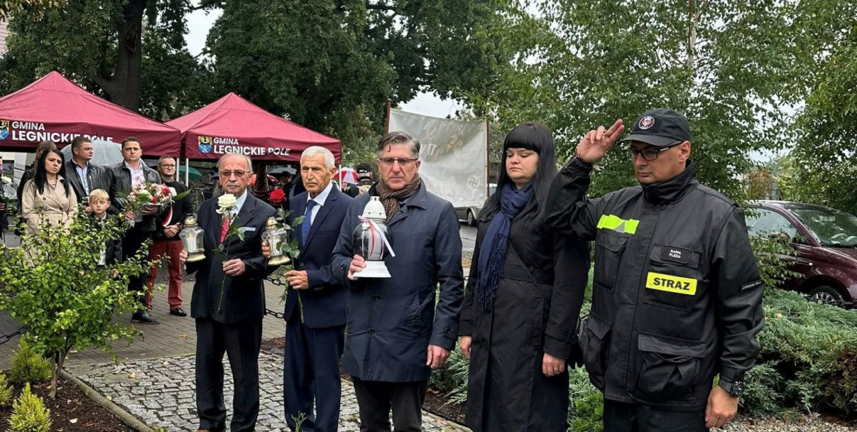 W Nowej Wsi Legnickiej uczczono Światowy Dzień Sybiraka (źródło: Fb. Rafał Plezia)