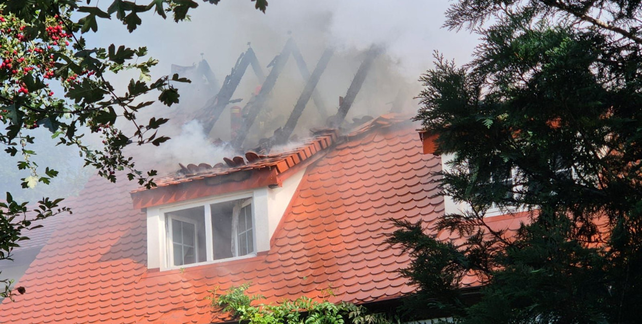 Pożar domu w Pątnowie Legnickim (Wojciech Obremski lca.pl)