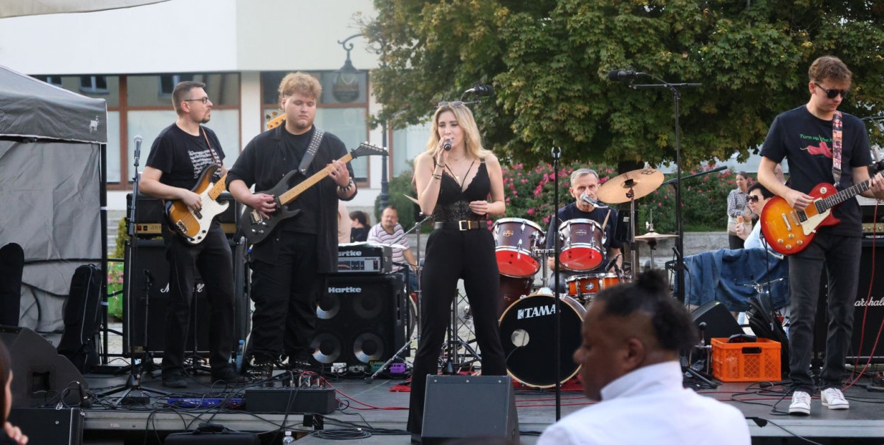Koncert charytatywny „Gramy i pomagamy” (Wojciech Obremski lca.pl)