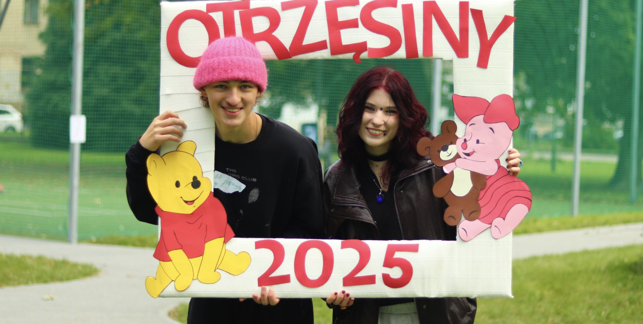 Pierwszoklasiści oficjalnie dołączyli do społeczności II LO w Legnicy ( Żródło:  II LO)