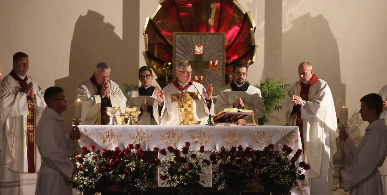 Parafia Matki Bożej Królowej Polski świętuje 40-lecie powstania (Wojciech Obremski)