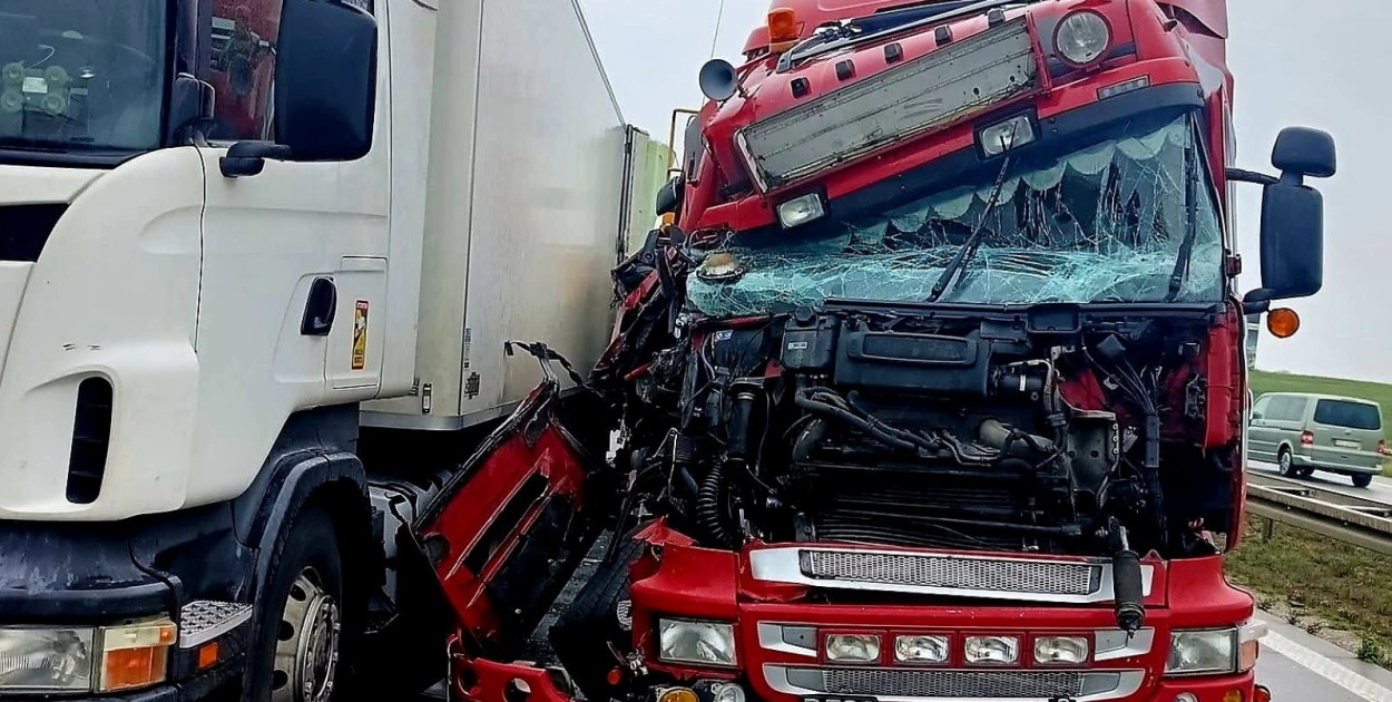 Całkowita blokada autostrady w kierunku Zgorzelca (źródło: Dolnośląskie Alarmowo)