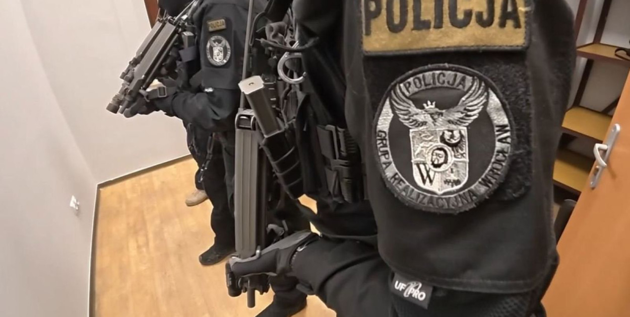 11 osób zatrzymanych. W tle narkotyki, broń i nielegalny hazard (źródło: Policja Dolnośląska)