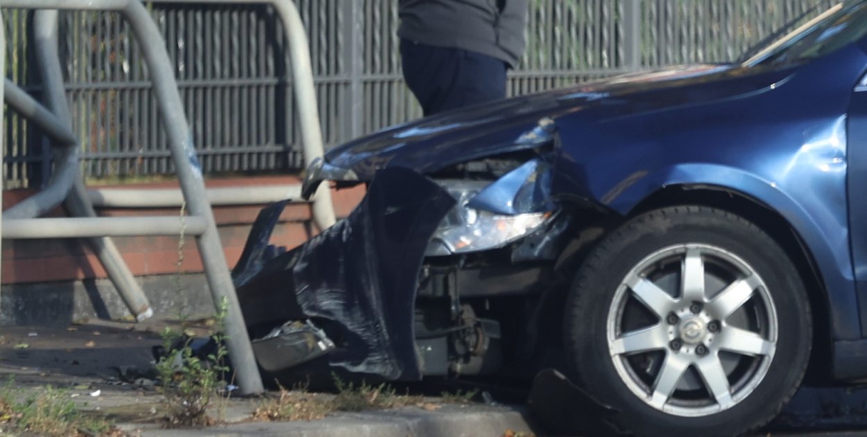 Zasnął za kierownicą i uderzył w bariery (Wojciech Obremski)