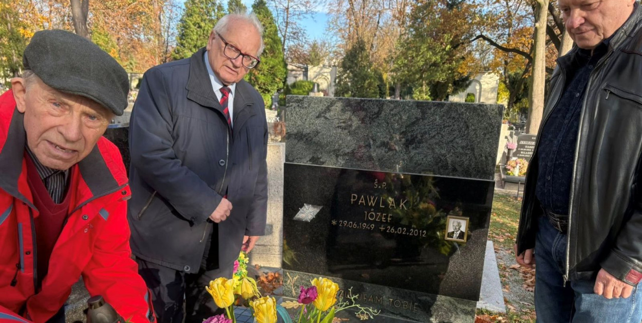 Ludowcy uczcili pamięć zasłużonych działaczy (źródło: Fb. Tadeusz Samborski)