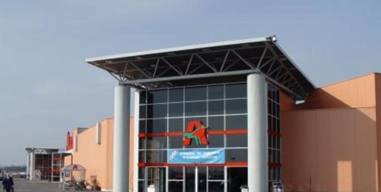 Auchan (arch. lca.pl)