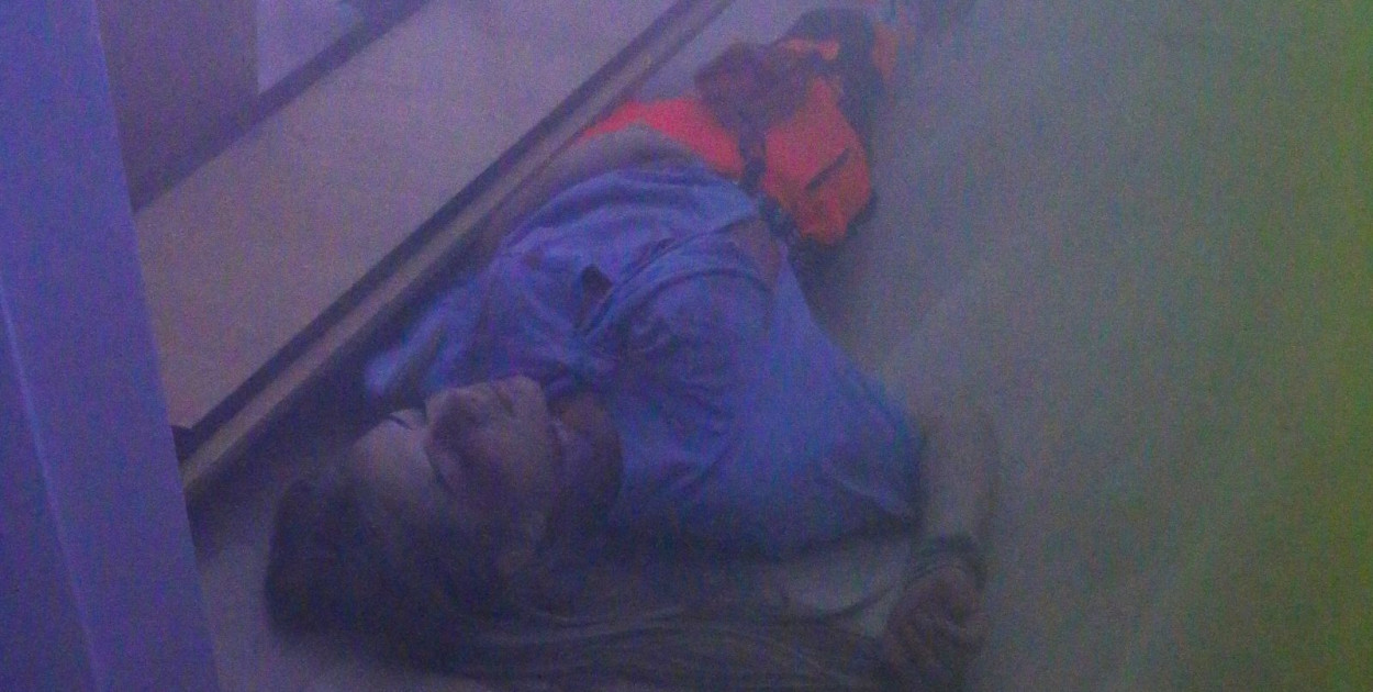 Ćwiczenia z obrony cywilnej w VII LO (Grzegorz Koczubaj, UM Legnica)