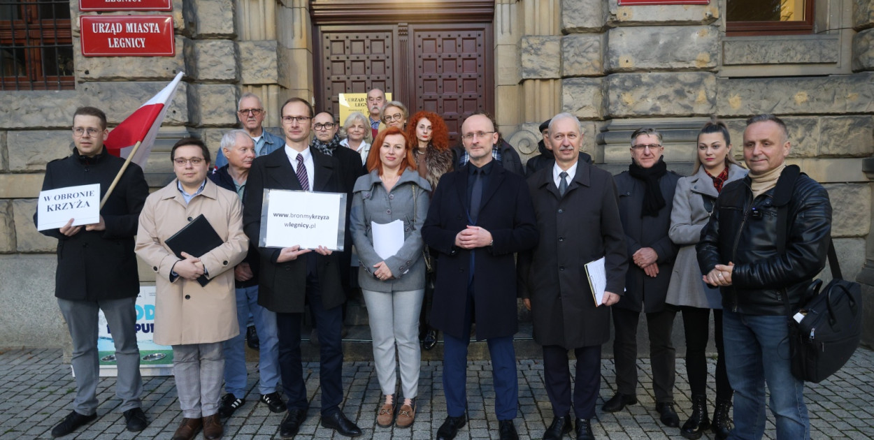 Brońmy krzyża (Wojciech Obremski)