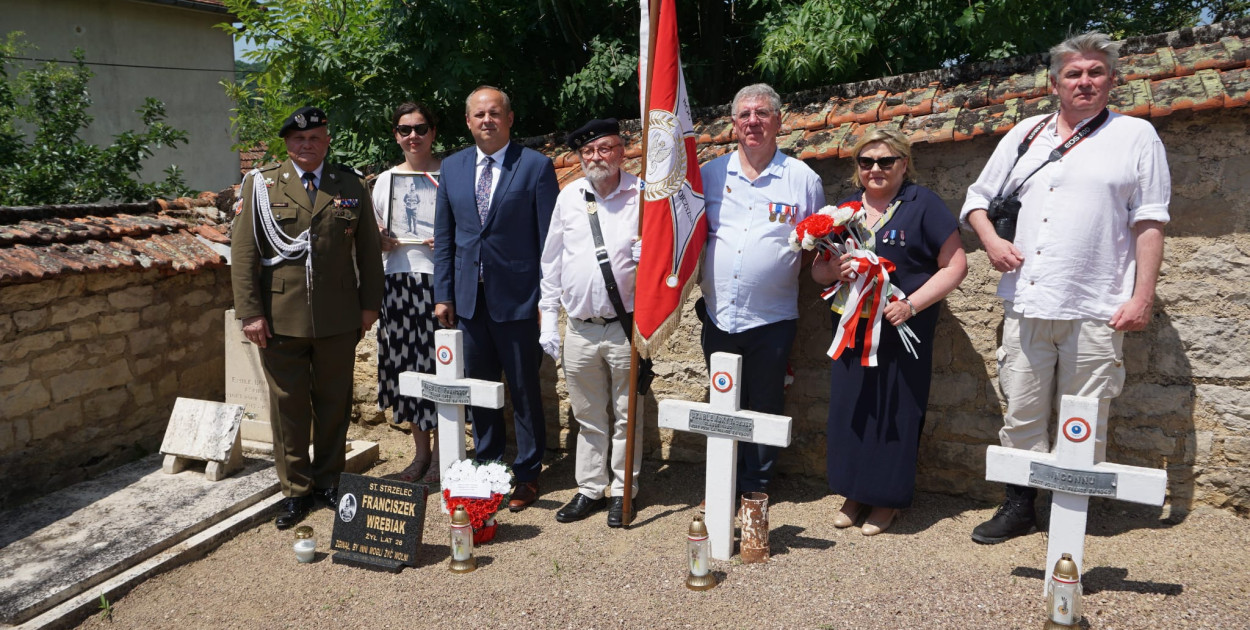 Legniczanin oddał hołd bohaterom spod Montbard (Arch. domowe)
