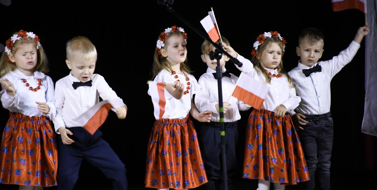 Mali patrioci na scenie w Chojnowie (mat. prasowe)