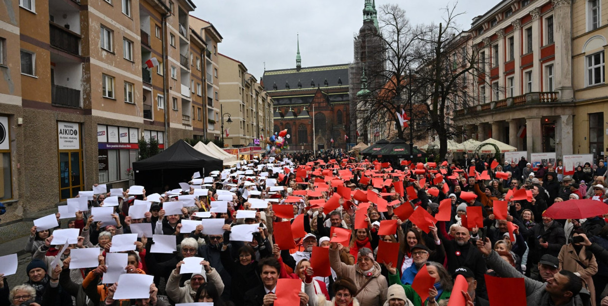 Radośnie i z dumą świętowaliśmy Niepodległość (Piotr Florek lca.pl)