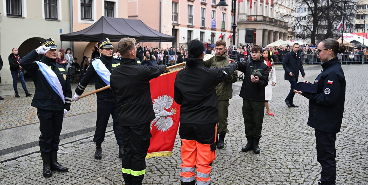 Uczniowie VII Liceum złożyli ślubowanie w Dniu Niepodległości (Piotr Florek lca.pl)