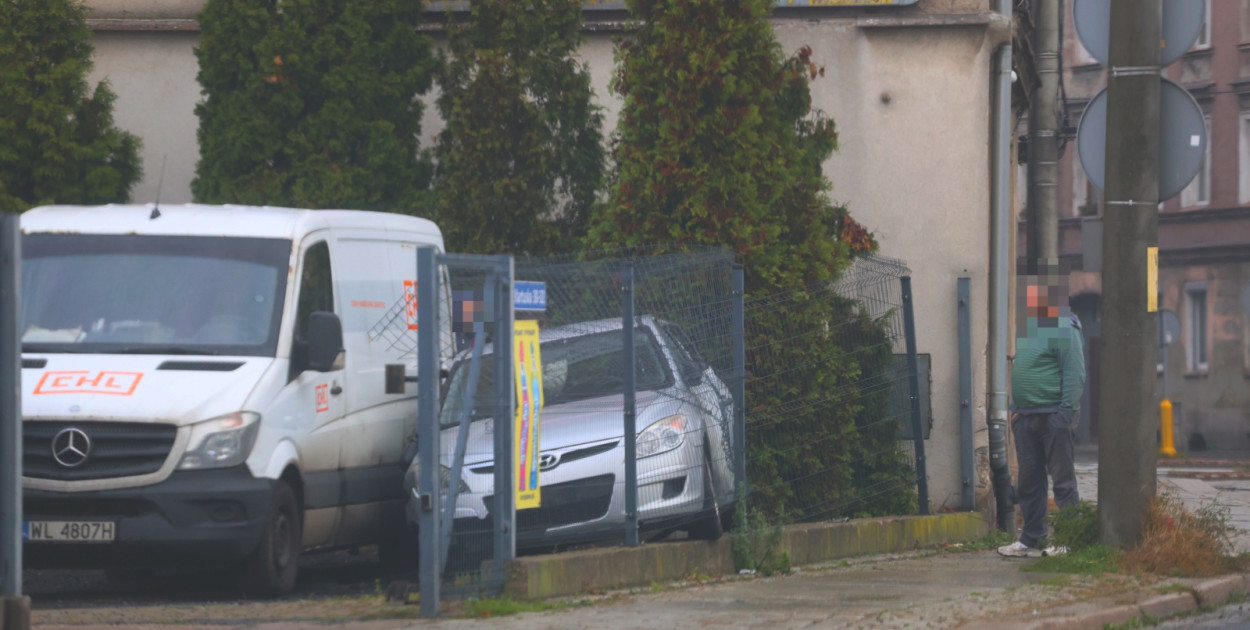 Straciła panowanie i wjechała w ogrodzenie (Wojciech Obremski)