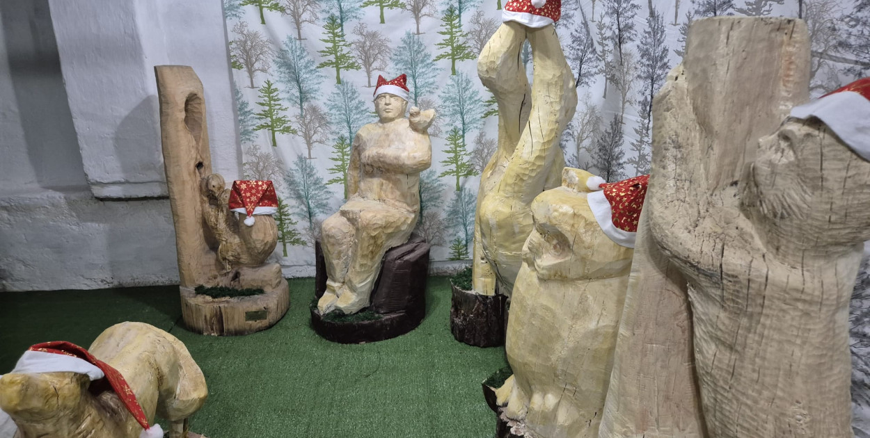 Uczniowie I LO w Legnicy odrestaurowali rzeźby (Wojciech Obremski)