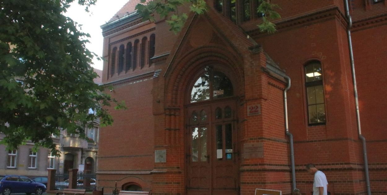 Legnicka Biblioteka Publiczna im. Tadeusza Guminskiego (Wojciech Obremski lca.pl)