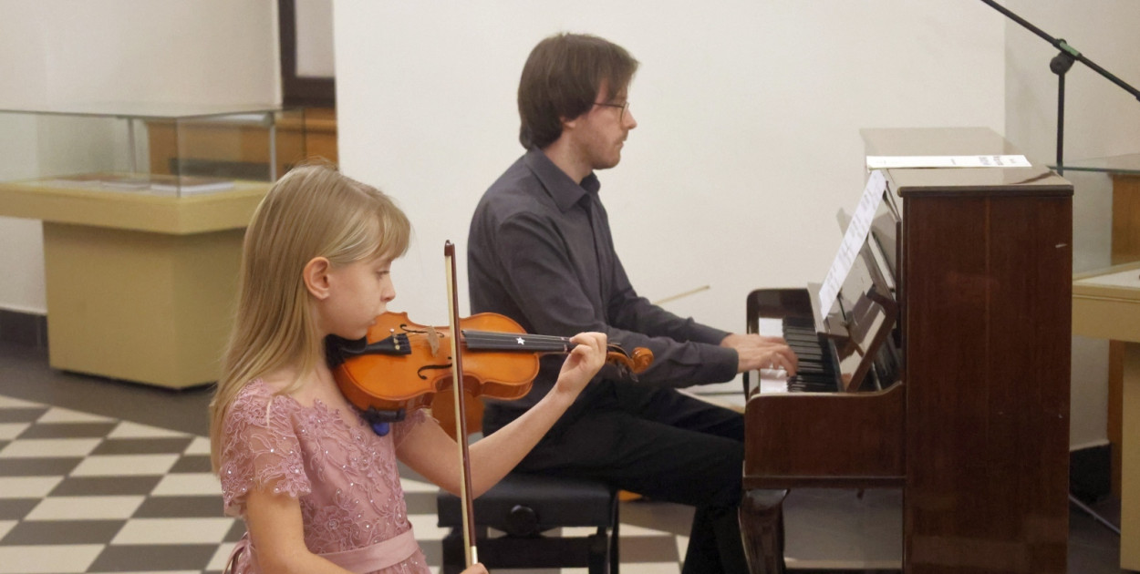 Zosia Szczepańska i  Krystian Gadomski (Wojciech Obremski)