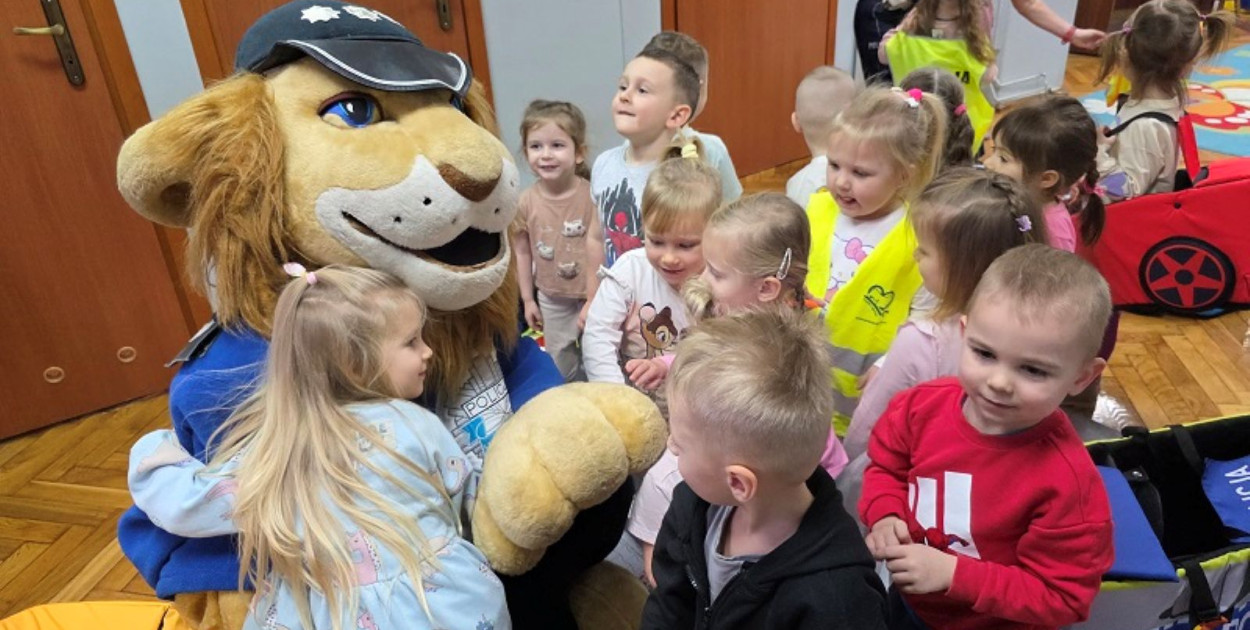 Lekcja bezpieczeństwa w przedszkolu nr 8 (źródło: KMP Legnica)